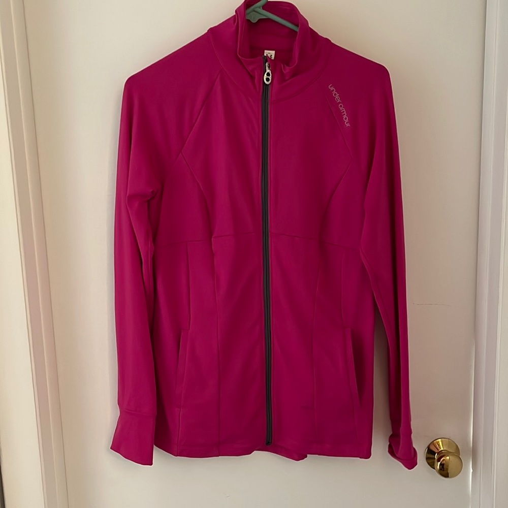 Under armour pink zip up semi fitted. Size medium. Great condition.